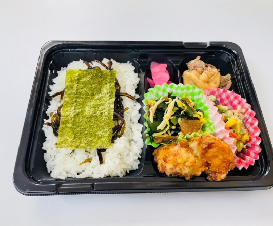 おにぎり弁当